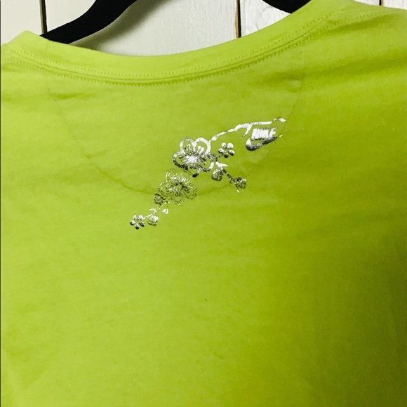 Nike Athletic Graphic T Shirt Ladies Large 12-14 - Picture 6 of 6